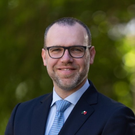 Dr. Armando Corsi